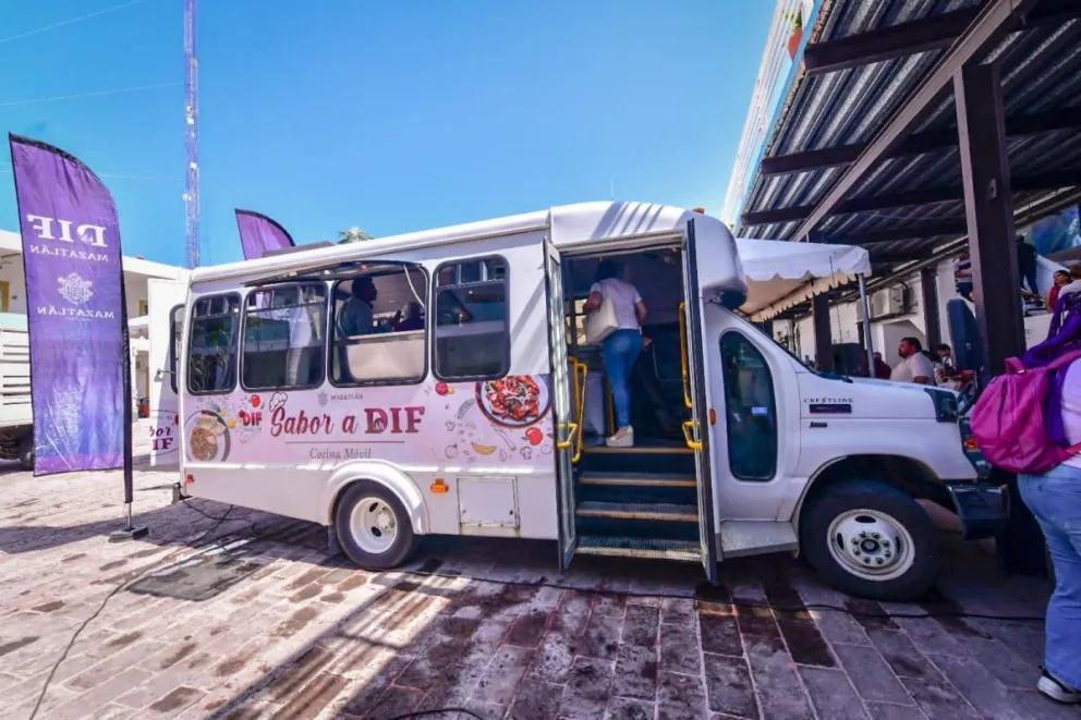 Cocina Móvil, Sabor a DIF, fue puesta en marcha este martes, en el municipio de Mazatlán. Foto: Cortesía