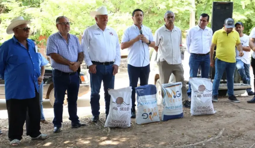 El apoyo de semilla para los agricultores de temporal en Sinaloa municipio. Foto: Cortesía