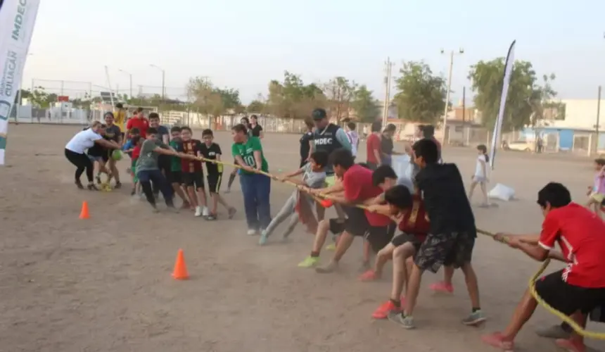 IMDEC lleva activaciones físicas a escuelas y centros recreativos, con el objetivo de enseñar a niñas, niños y adolescentes como adoptar y mantener una forma saludable de vida.