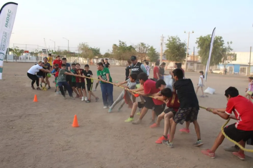 IMDEC lleva activaciones físicas a escuelas y centros recreativos, con el objetivo de enseñar a niñas, niños y adolescentes como adoptar y mantener una forma saludable de vida.