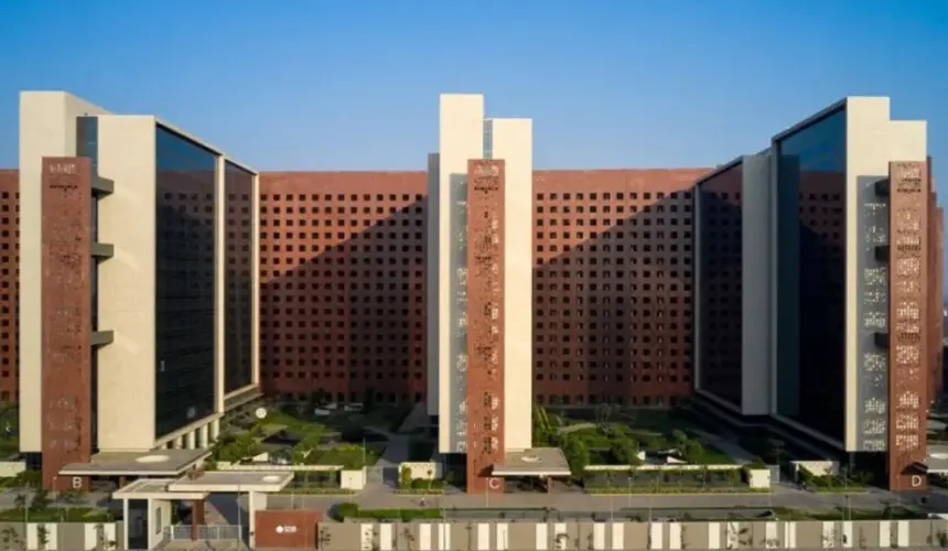 Conoce la Bolsa de Diamantes de Surat, el nuevo edificio de oficinas más grande del mundo