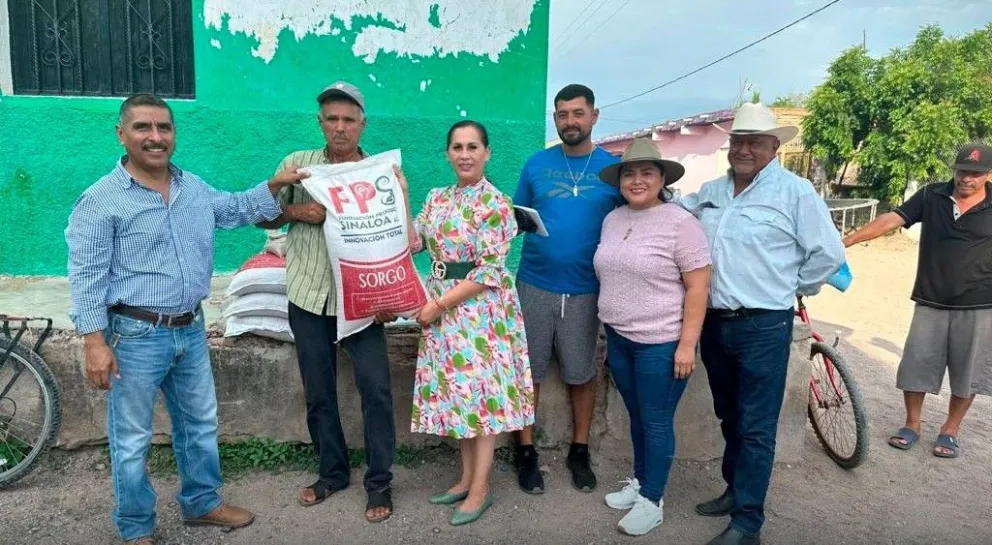 Entregaron apoyo de semilla de sorgo a los productores de Copales, en el municipio de Escuinapa. Foto: Cortesía