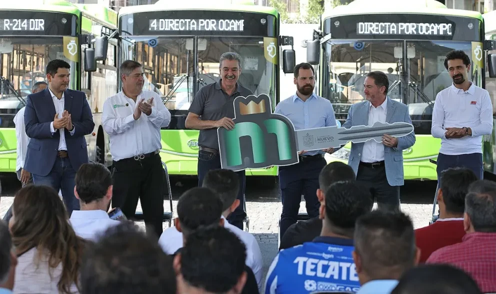 Entregan 20 unidades nuevas a la Ruta 214 Guadalupe-San Pedro, en Nuevo León. Foto: Cortesía