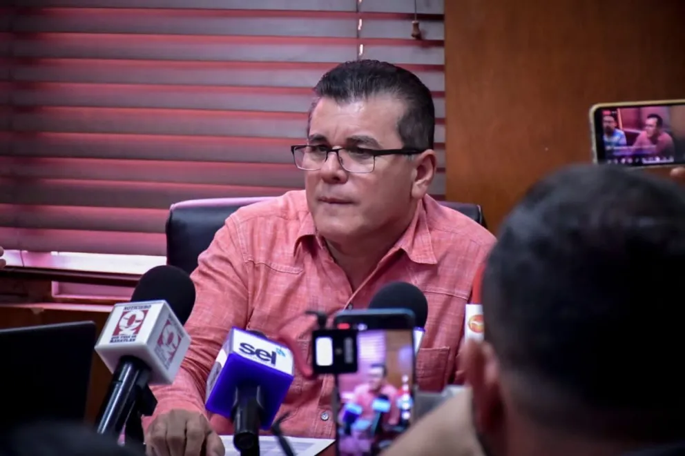 Alcalde de Mazatlán pide a CFE hace llamado enérgico a la CFE resuelva problemática de apagones.