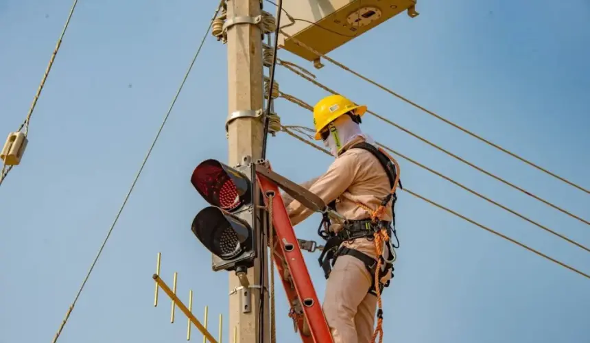 ¿Cuál es la multa en CFE por alterar el medidor de luz con diablitos?