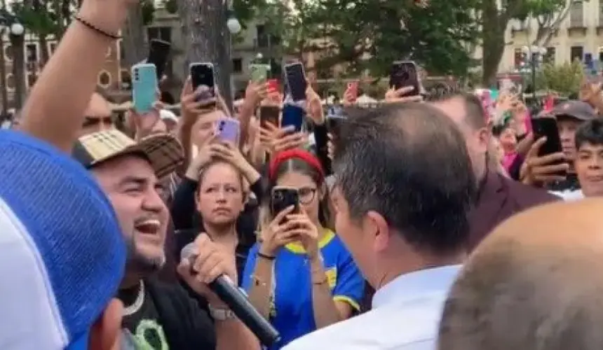 El Mimoso visitó el Zócalo de Puebla y regaló boletos para su concierto