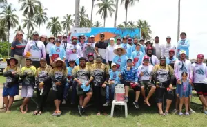 Alegría familiar en el Torneo de Pesca en la playa “Las Lupitas”, en Escuinapa