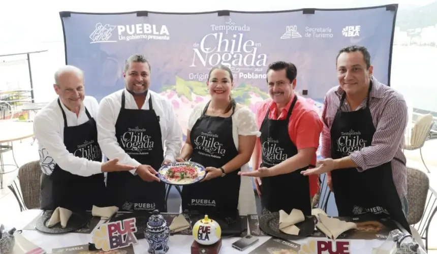 Poblanos se van hasta Guerrero para promocionar la temporada de chiles en Nogada