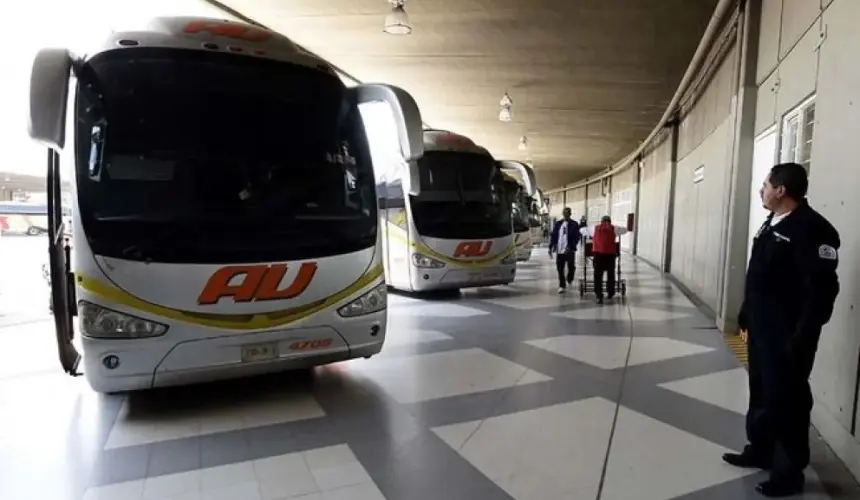 Maestro o estudiante; si piensas viajar en autobús o ferrocarril así puedes obtener un descuento