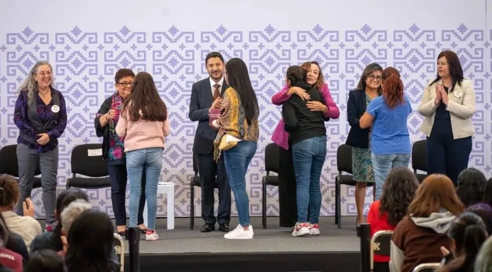 Entrega del apoyo del Bienestar para Mujeres en Situación de Violencia, en la CDMX. Foto: Cortesía