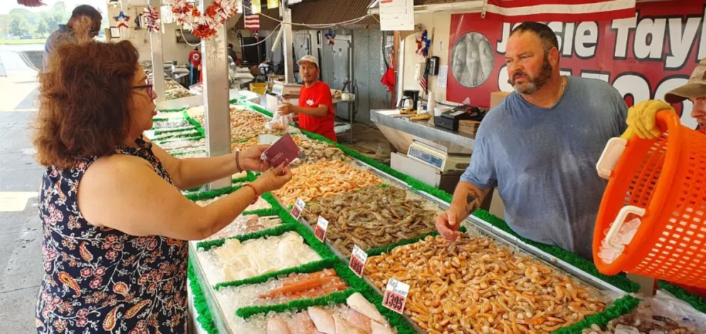 SEPESCA de Baja California promueve productos marinos en mercado de Washington. Foto: Cortesía