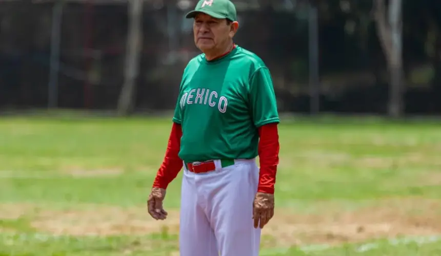 Gerardo Jiménez, impulsa a la selección de beisbol femenil rumbo al Campeonato Mundial.