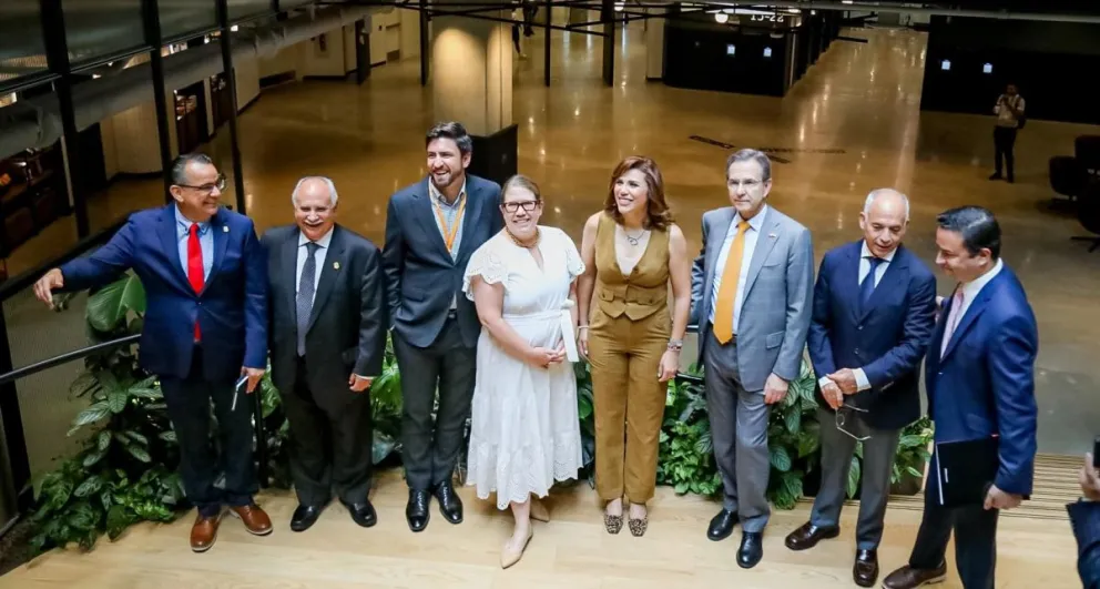 Firma de convenio entre Amazon México y el Gobierno de Baja California. Foto: Cortesía