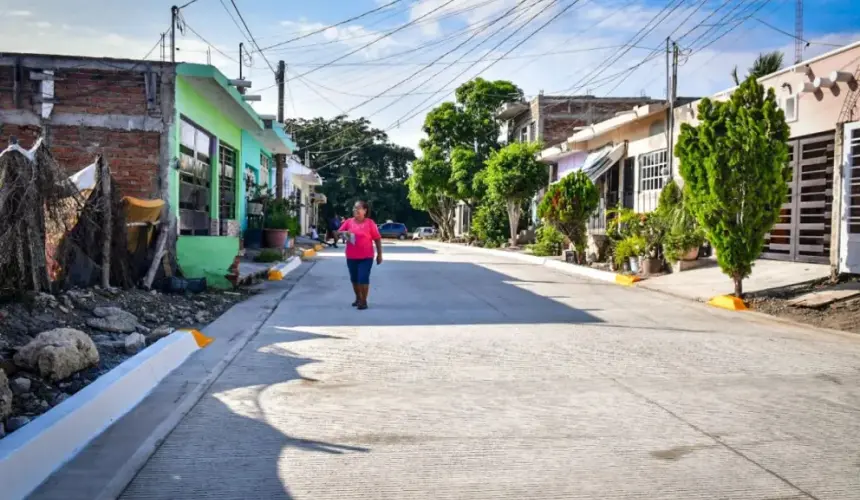 Pavimentan calle de Mazatlán.