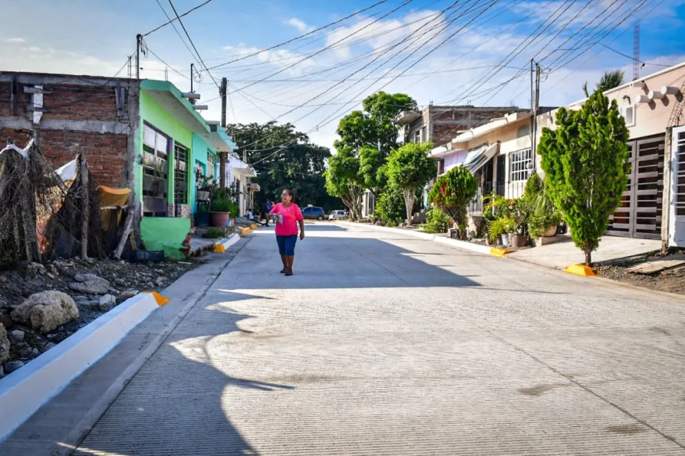 Pavimentan calle de Mazatlán.