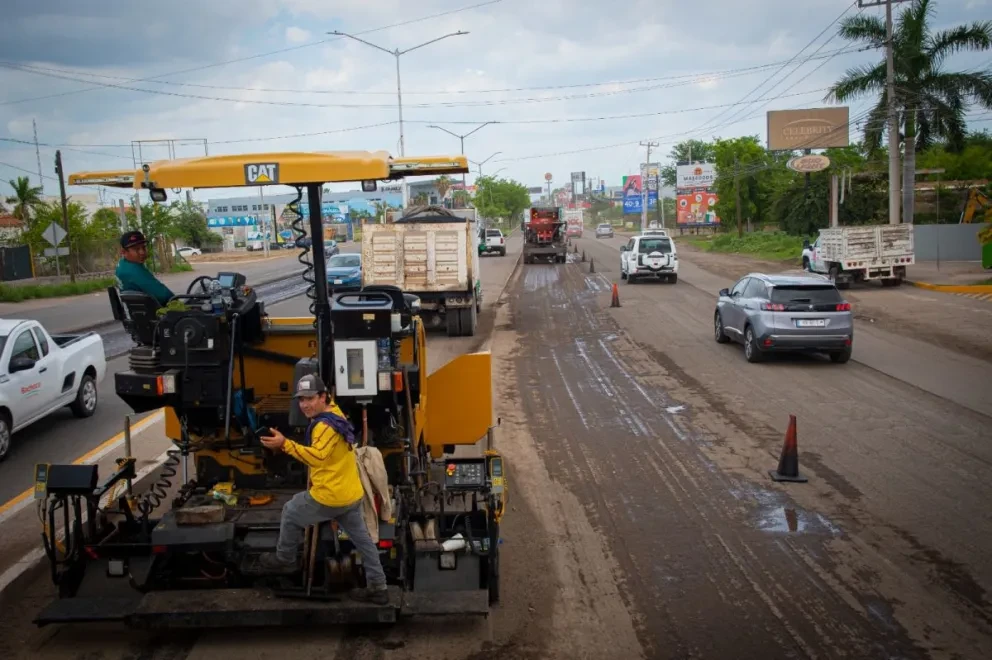 En Culiacán avanza obra de restauración sobre el bulevar Pedro Infante.