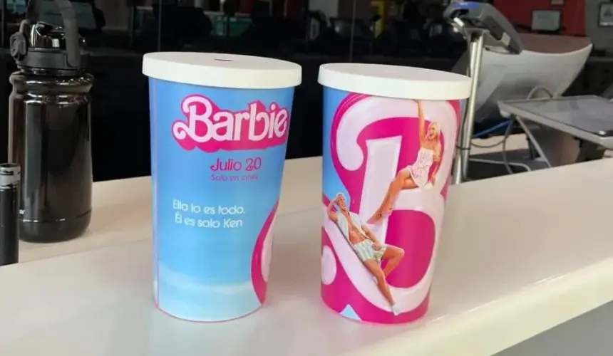 Llegan nuevos vasos de Barbie a Cinemex. Foto: Coleccionando