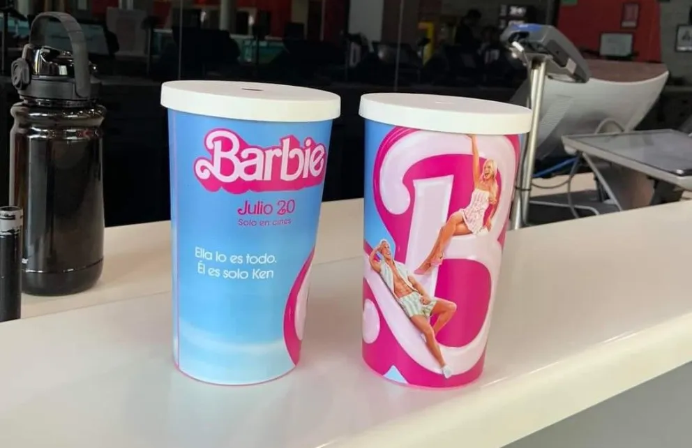 Llegan nuevos vasos de Barbie a Cinemex. Foto: Coleccionando