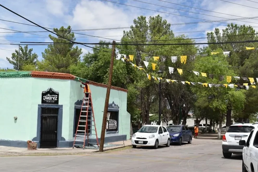 Rehabilitación de fachadas en el pueblo mágico de Casas Grandes. Foto: Cortesía
