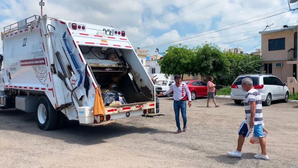 Vecinos de Infonavit Jabalíes en Mazatlán trabajan para tener un sector limpio. Foto: Cortesía