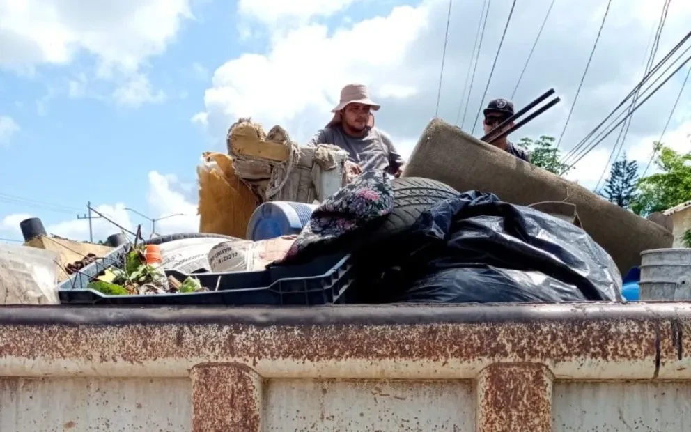 Retiran en Rosario 50 toneladas de cacharros para prevenir dengue en colonias