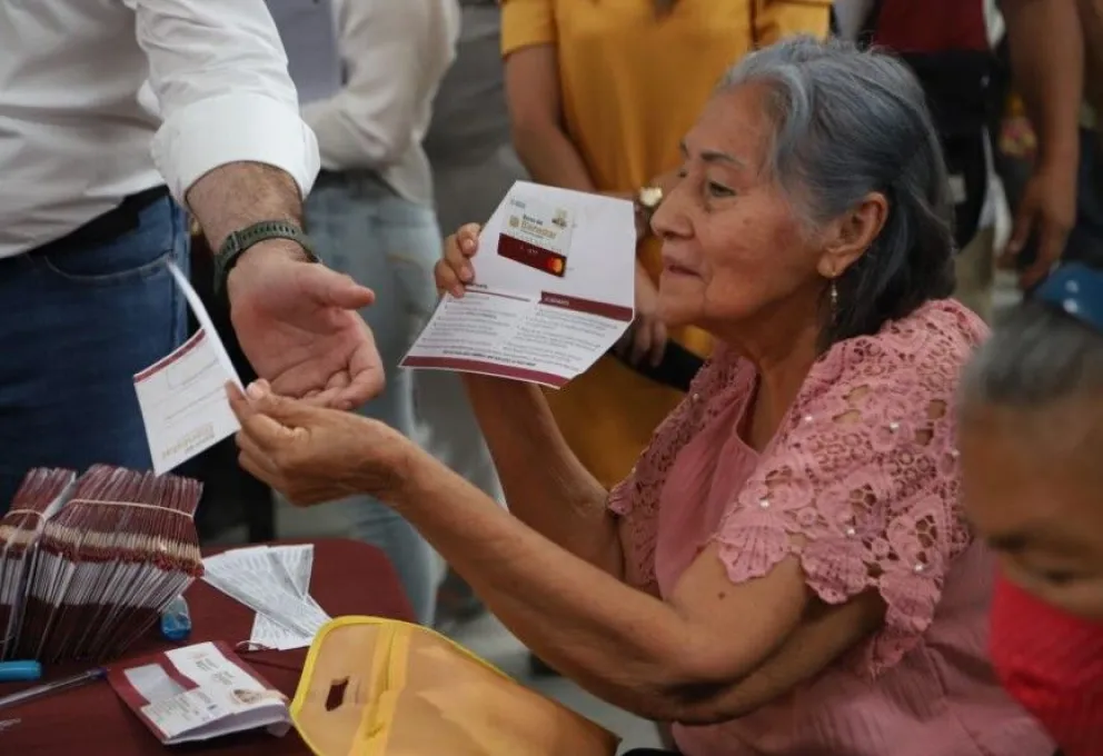 Cada dos meses los adultos mayores reciben pagos de 4 mil 800 pesos como parte de la Pensión del Bienestar. Foto: Archivo