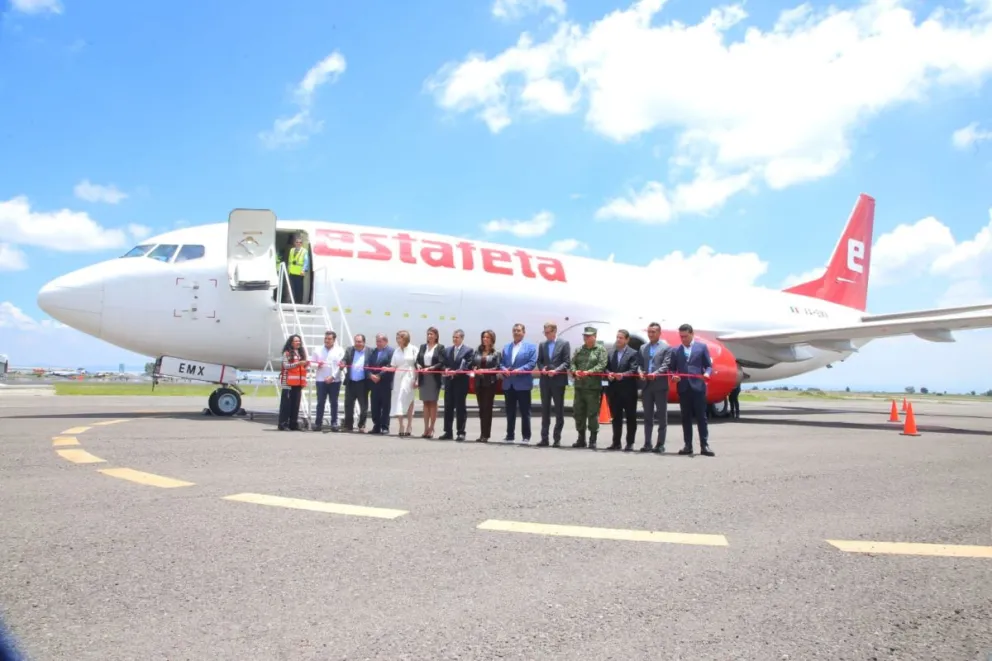 La empresa de paquetería Estafeta, arrancó operaciones de carga aérea en el Aeropuerto Internacional Hermanos Serdán, en Puebla. Foto: Cortesía