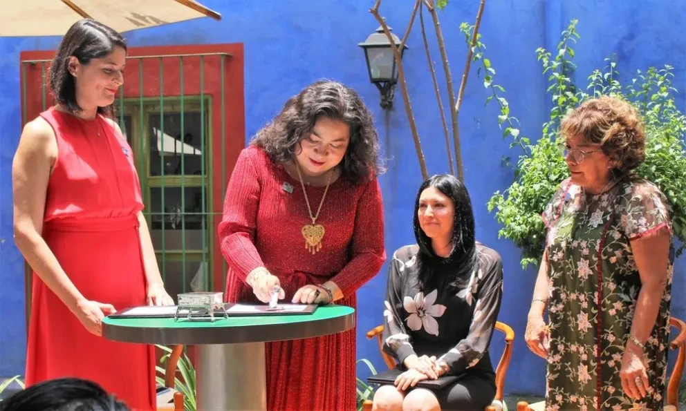 Estampilla postal del 65 aniversario del Museo Frida Kahlo. Foto: Cortesía