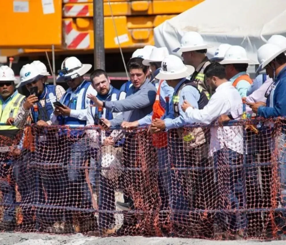 El gobernador, Samuel Alejandro García Sepúlveda realizó ayer un recorrido de supervisión por la obra. Foto: Cortesía