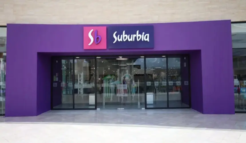 Preparan la inauguración de la tienda Suburbia en plaza Altama City Center, Tampico. Foto: Cortesía