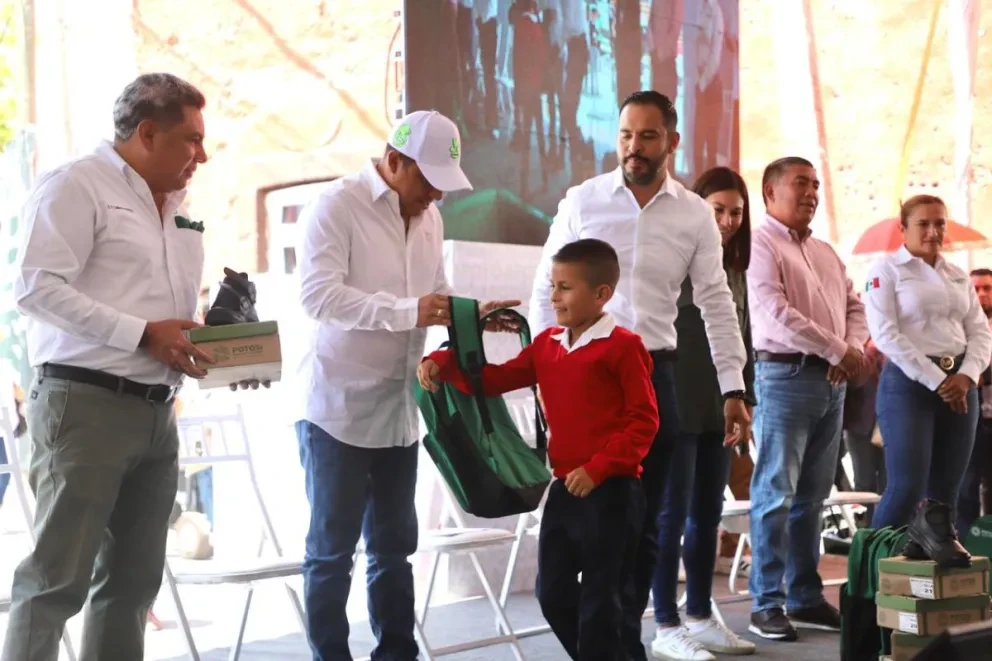 Arranca el programa Entrega de Apoyos Escolares en San Luis Potosí