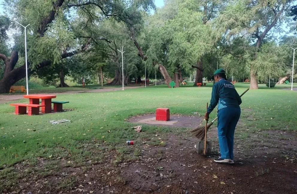 Limpieza en el Parque Las Riberas y al Parque Acuático en Culiacán. Foto: Cortesía