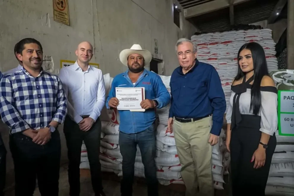 Sinaloa apoya a agricultores con entrega de fertilizantes de forma directa