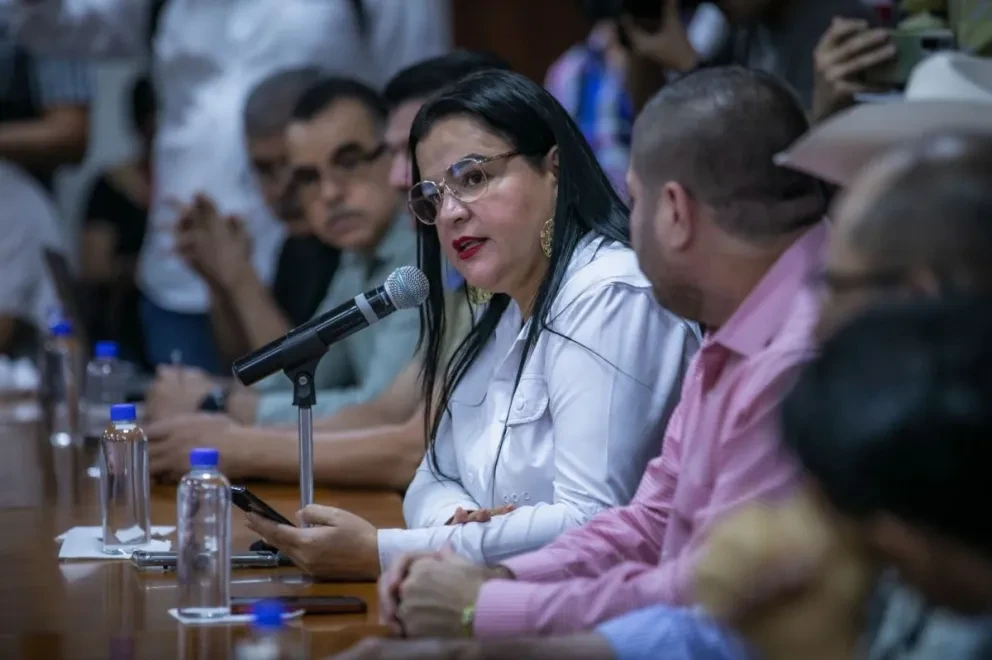 Alcaldesa de Navolato recorre comunidades afectadas por huracán Hilary para brindar apoyo