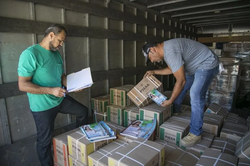 Libros de texto de ciclos pasados usarán los alumnos de nivel básico en Chihuahua. Foto: Cortesía