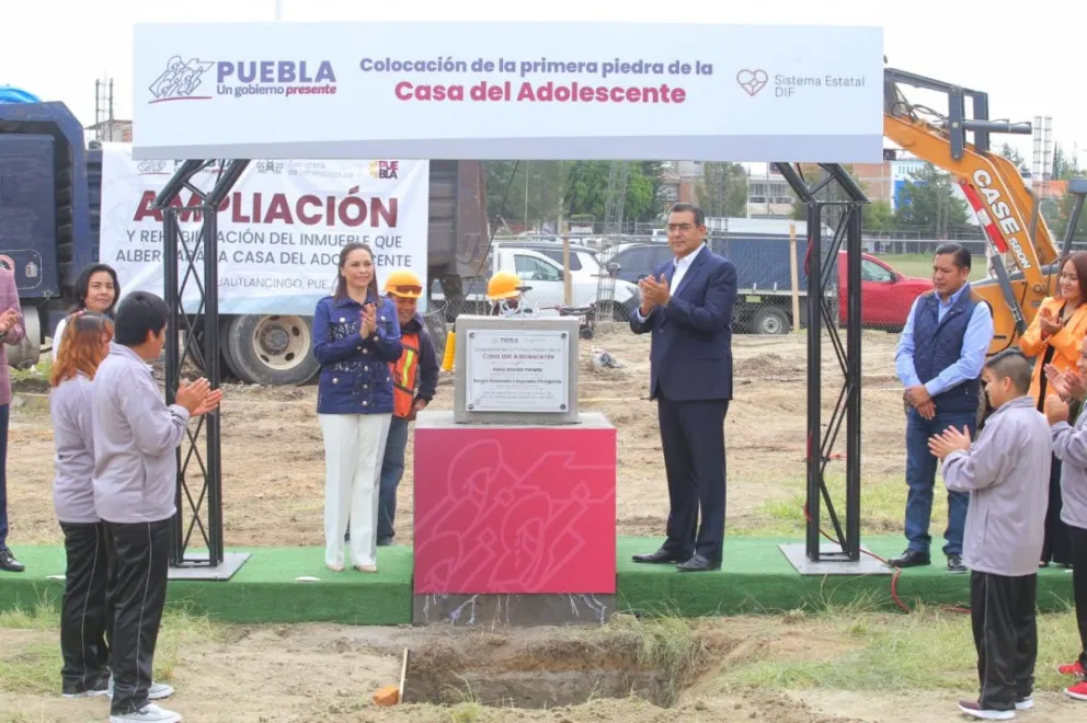 Colocaron la primera piedra de la Casa del Adolescente en Puebla. Foto: Cortesía