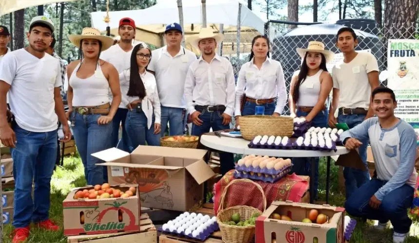 Durante el primer Mercadito Verde, en el municipio de Guachochi, en Chihuahua. Foto: Cortesía