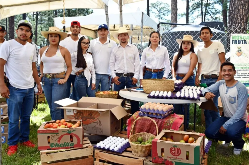 Durante el primer Mercadito Verde, en el municipio de Guachochi, en Chihuahua. Foto: Cortesía