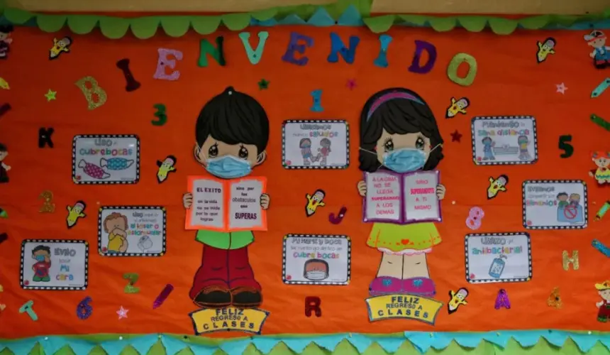 Periódico mural para el regreso a clases. Foto: Cortesía