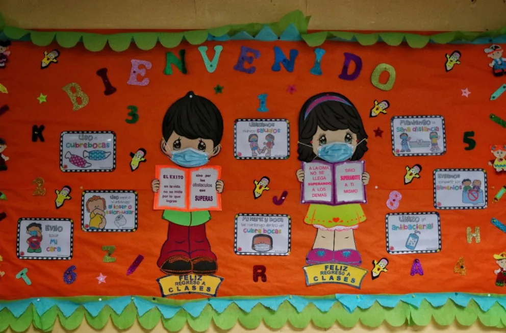 Periódico mural para el regreso a clases. Foto: Cortesía