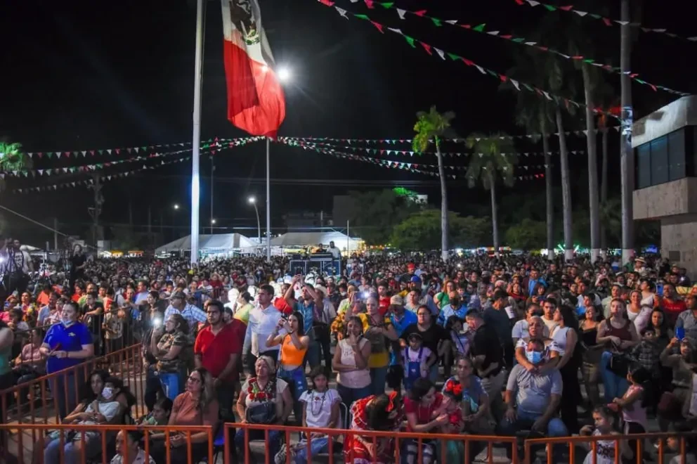 Todo listo para la ceremonia del Grito de Independencia de Los Mochis. Foto: Cortesía