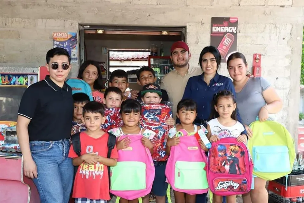 IMJU Elota entrega 300 mochilas escolares a niñas y niños de la región