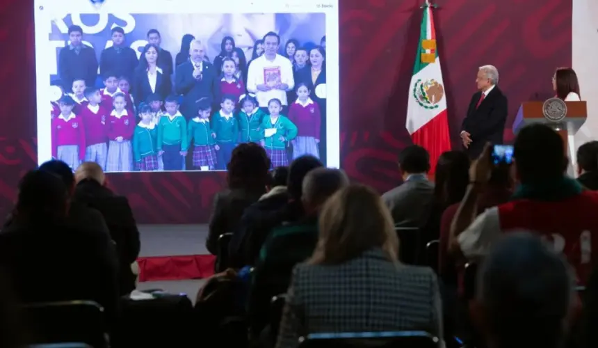 En México 25 millones de alumnos; 1.2 millones de maestros en 229 escuelas regresan a clases hoy.