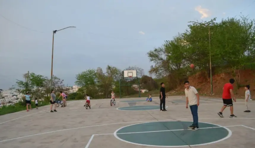 El parque se ubica sobre las calles, Cerro Chuparrosa y Constituyente Nicéforo Zambrano, a un costado de la Escuela Primaria José María y Pavón. Fotos Juan Madrigal