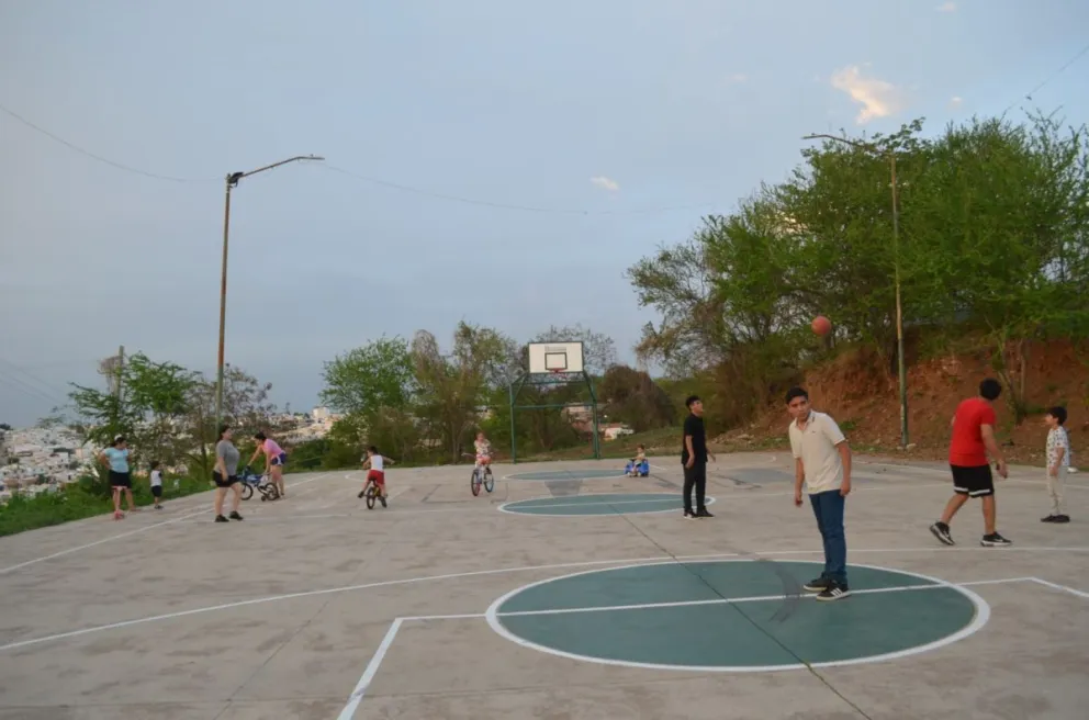 El parque se ubica sobre las calles, Cerro Chuparrosa y Constituyente Nicéforo Zambrano, a un costado de la Escuela Primaria José María y Pavón. Fotos Juan Madrigal