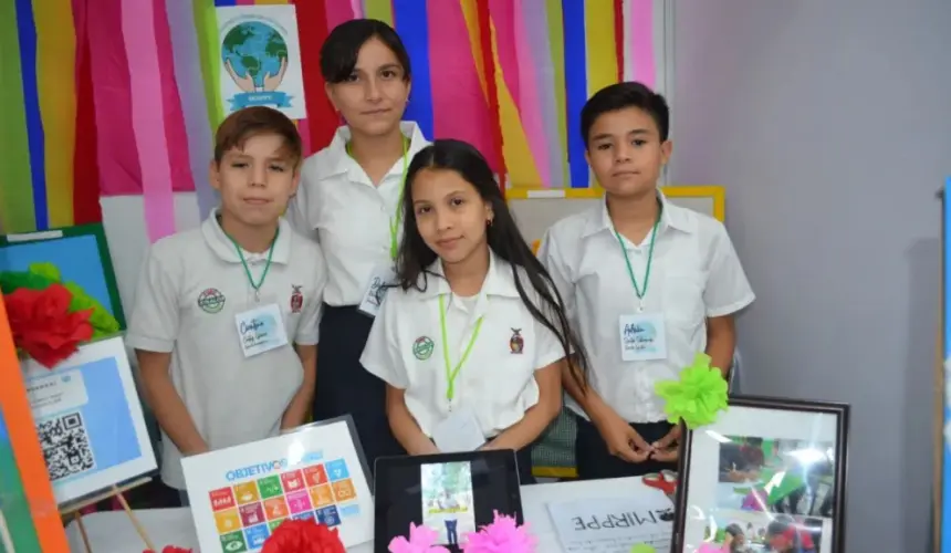 Los menores participantes sorprendieron con un producto que se distinguió por su originalidad y consciencia social y que sin duda reflejan el apoyo de directivos, docentes y padres de familias para crear cada idea de negocio.  Fotos Juan Madrigal