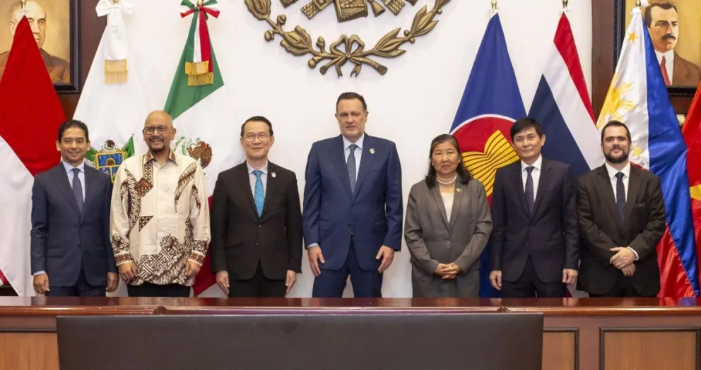 Integrantes de la Asociación de Naciones del Sudeste Asiático (ASEAN) visitan Querétaro y sostienen encuentro con el gobernador, Mauricio Kuri. Foto: Cortesía