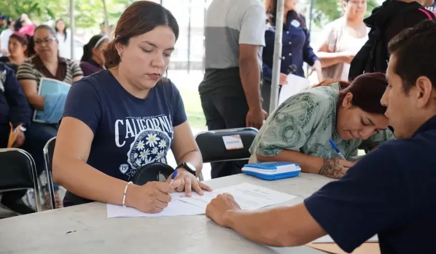 Jalisco entrega apoyos a 112 familias afectadas por lluvias en Tlajomulco de Zúñiga