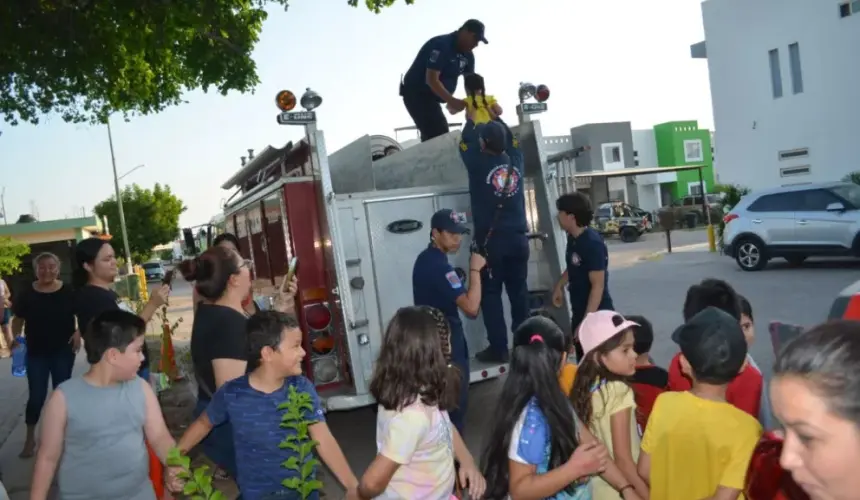 Padres de familia, agradecen a todas personas involucradas a realizar el curso de verano que se organizó por primera ocasión y con gran éxito. Fotos Juan Madrigal