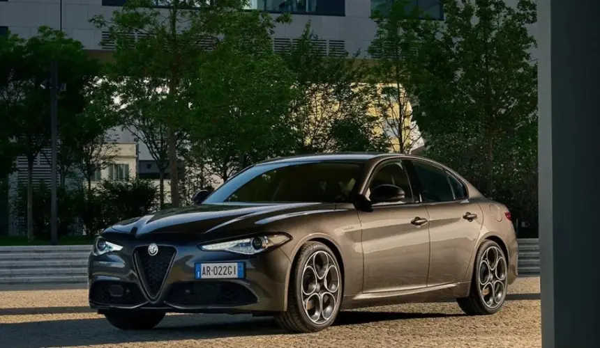 ALFA ROMEO en sus nuevas versiones v6 o 100% eléctrico.